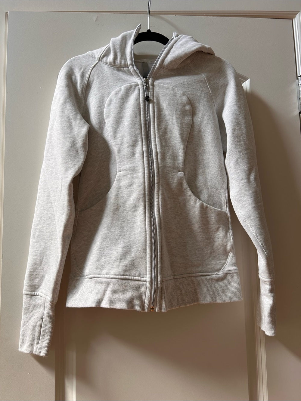 Lululemon Light Grey Scuba Hoodie in Light Heathered Grey. SZ 6. Full zip. EUC - Picture 2 of 9